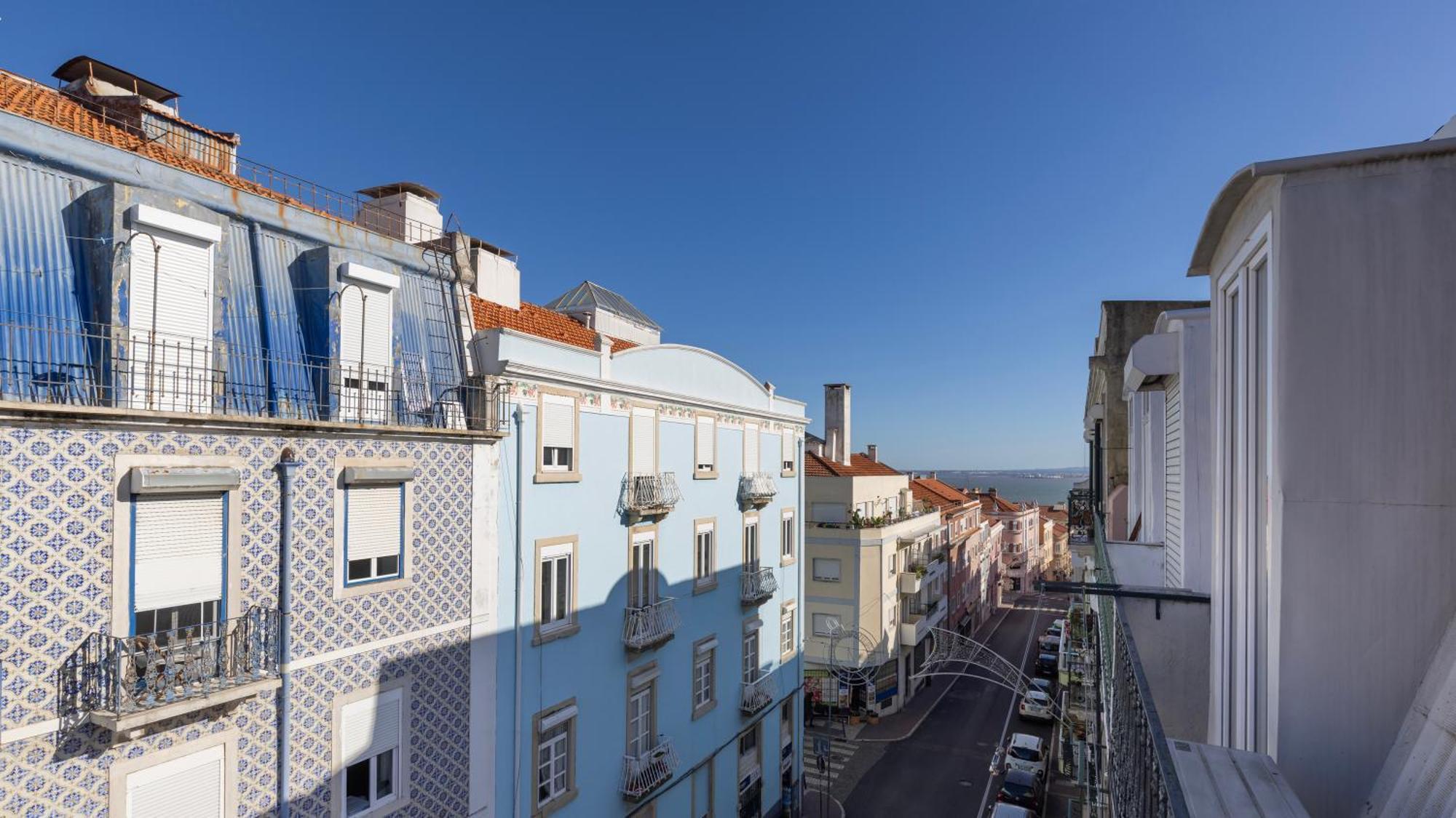 Classic Topfloor Apartment By Lovelystay Lisboa Екстериор снимка