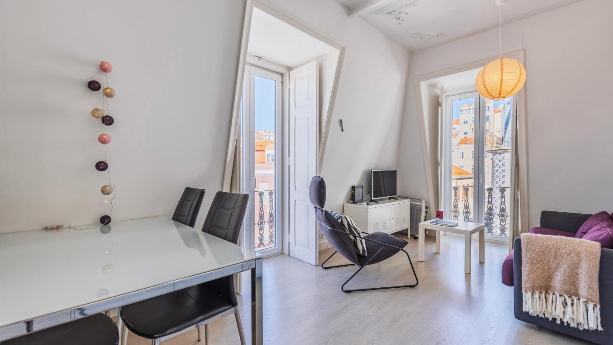 Classic Topfloor Apartment By Lovelystay Lisboa Екстериор снимка