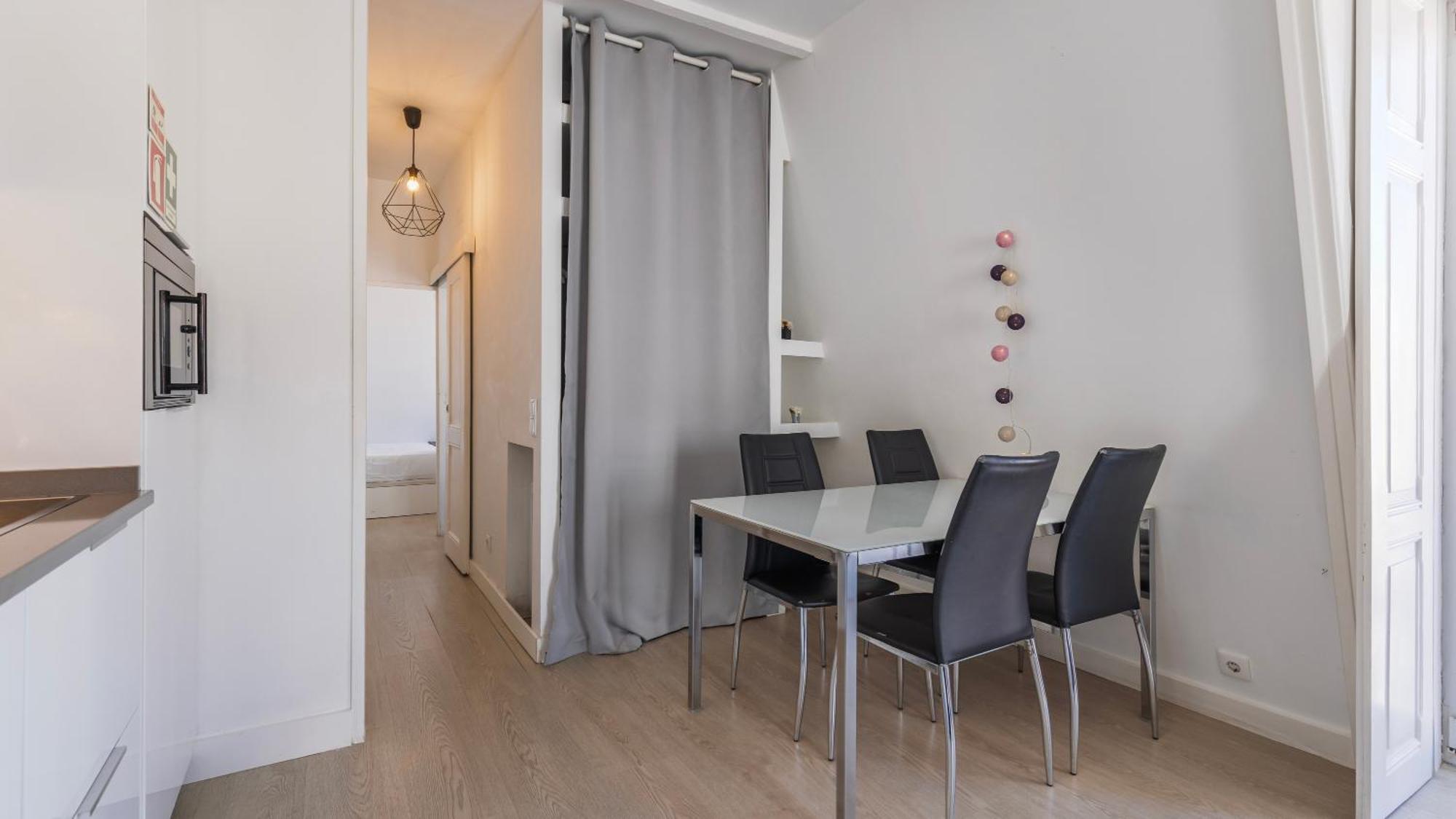 Classic Topfloor Apartment By Lovelystay Lisboa Екстериор снимка