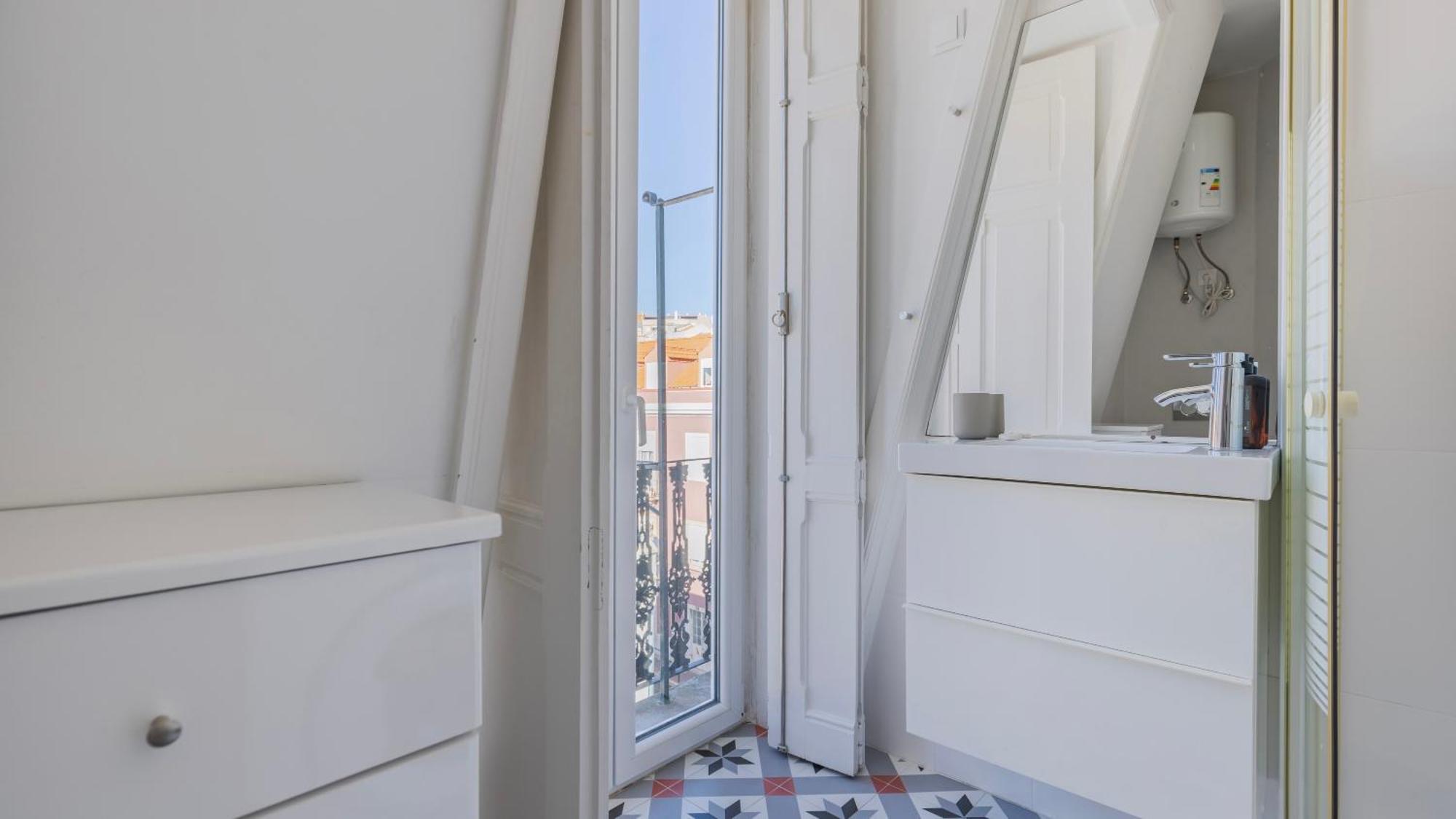 Classic Topfloor Apartment By Lovelystay Lisboa Екстериор снимка